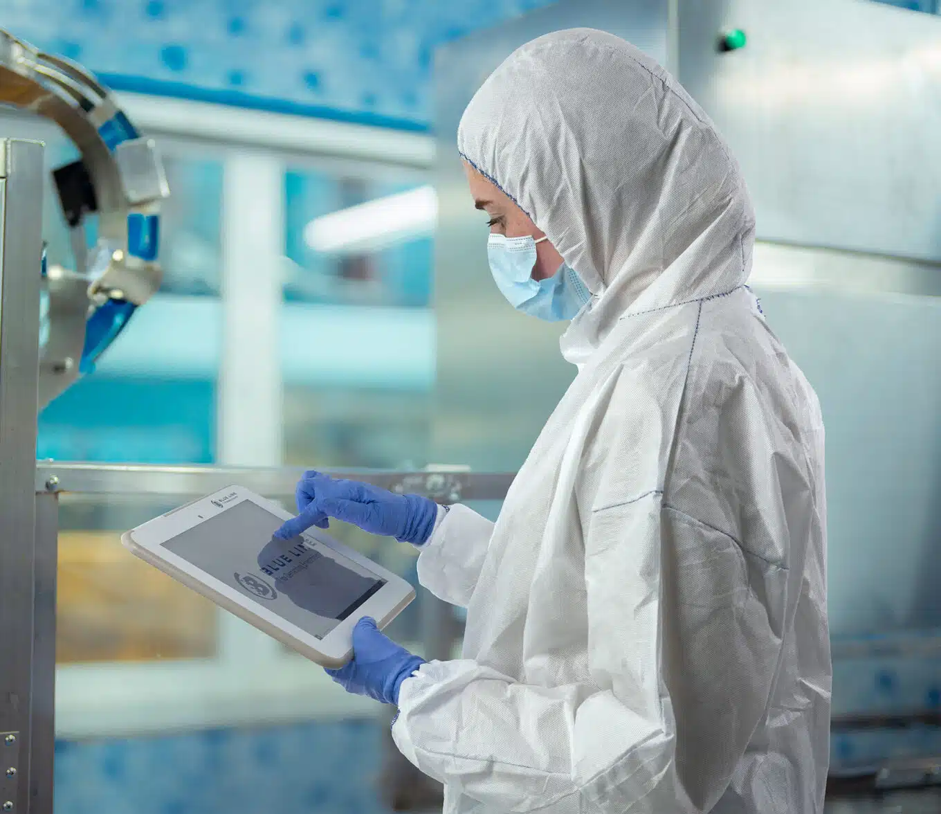 Cleanroom operator in a cleanroom using a Cleanroom Tablet. Cleanroom tablets