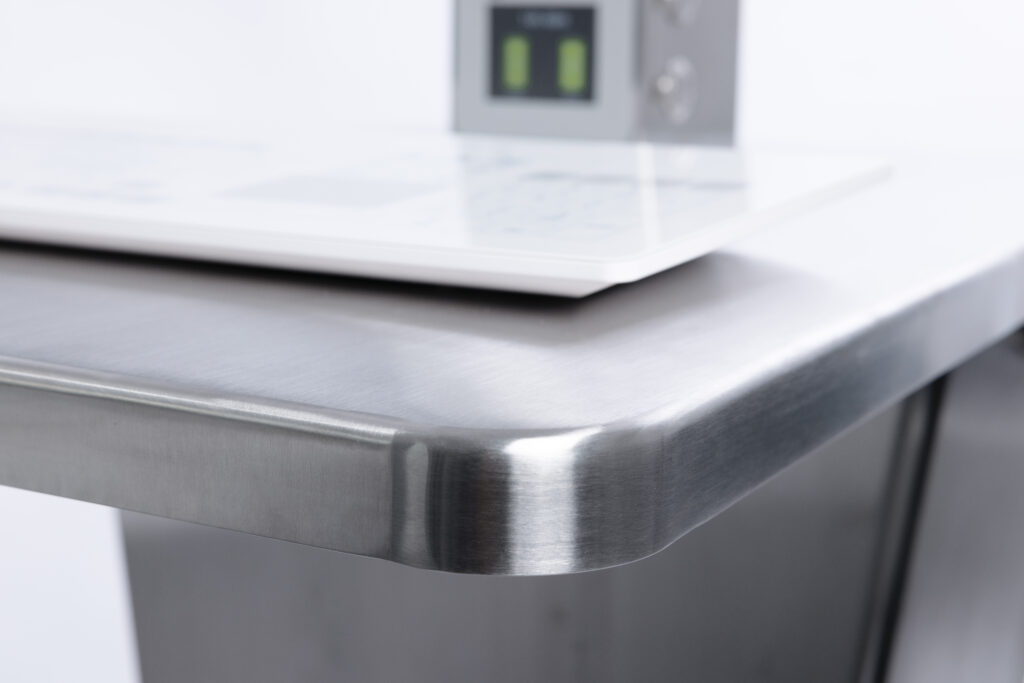 Close-up of Blue Line Mobile Operator Station T3000 metal shelf